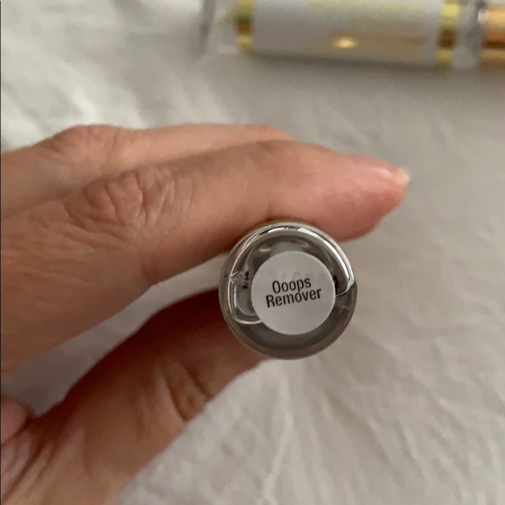 Lipsense oops remover - Picture 2 of 2